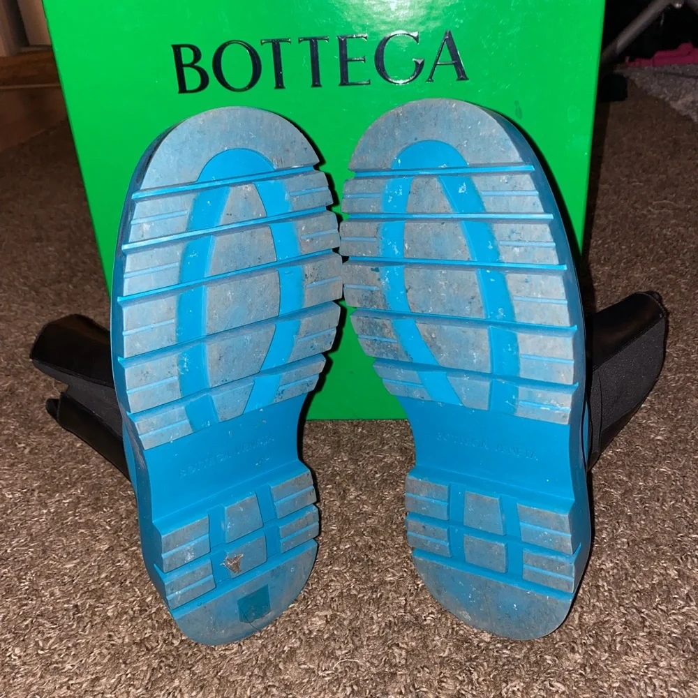 Bottega Veneta Tire Leather Chelsea Boot - Picture 6 of 9
